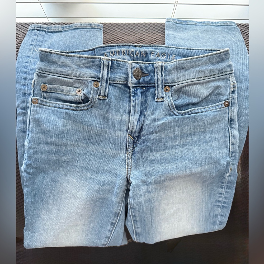 American Eagle SKINNY Light Wash Jeans 26 x 28